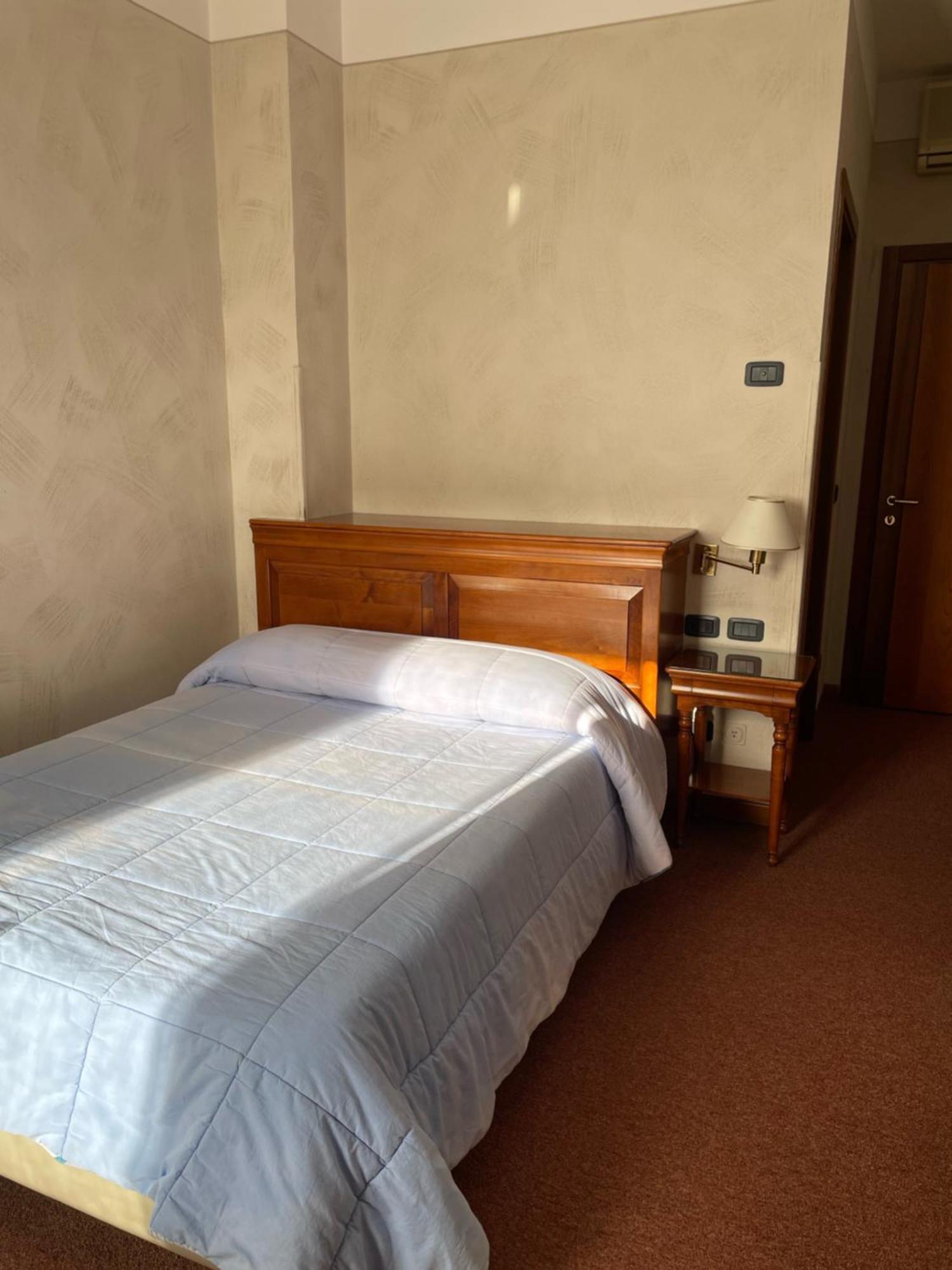Albergo La Meridiana Castelnuovo del Garda Chambre photo